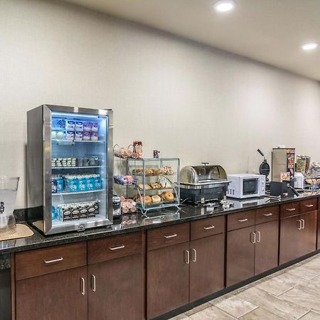 Cobblestone Hotel & Suites - Ері Екстер'єр фото