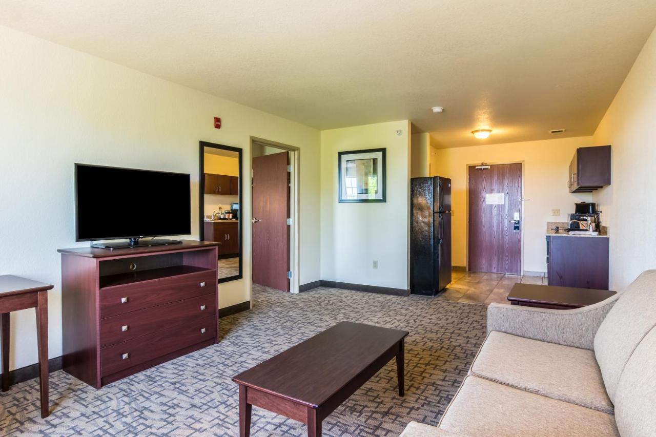 Cobblestone Hotel & Suites - Ері Екстер'єр фото
