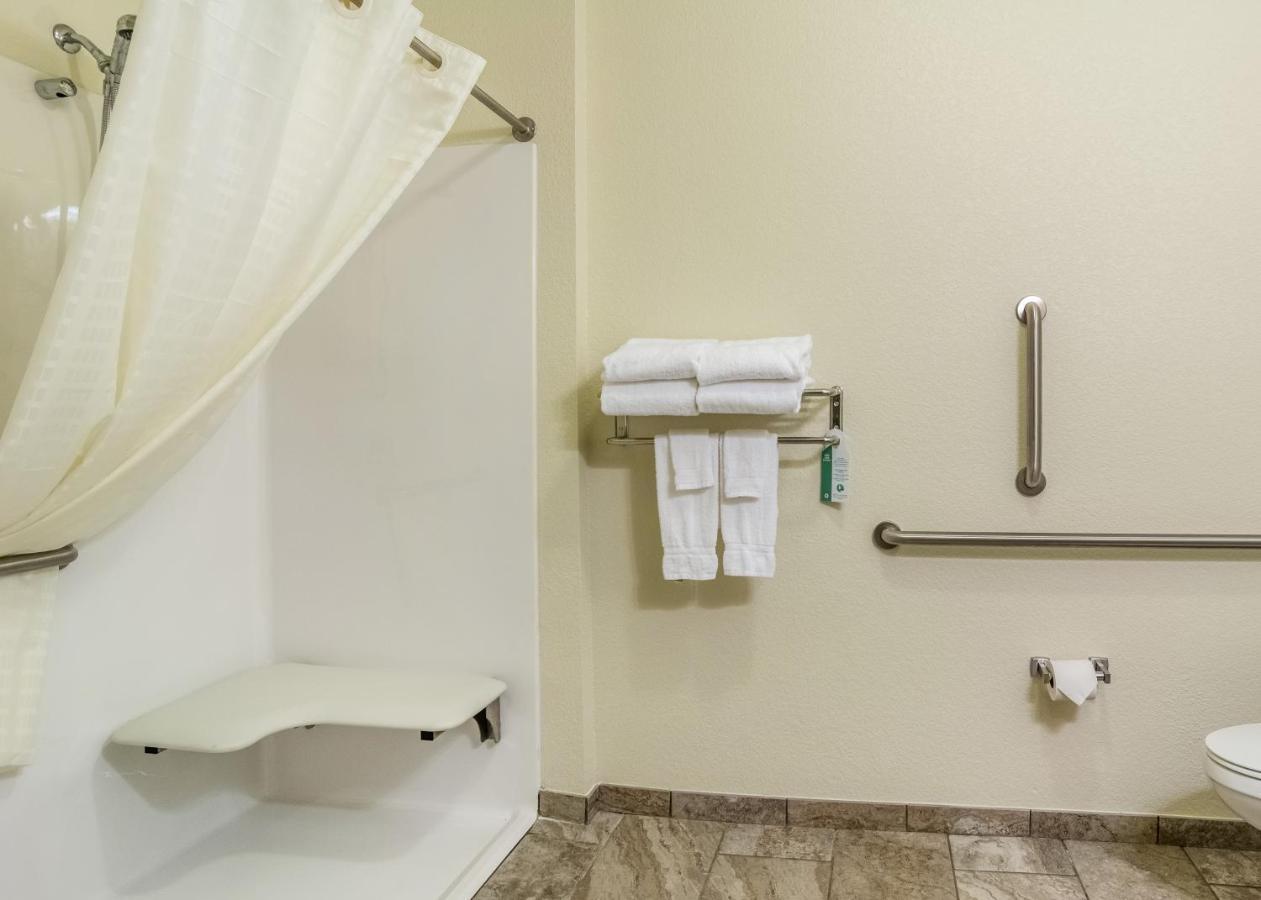 Cobblestone Hotel & Suites - Ері Екстер'єр фото