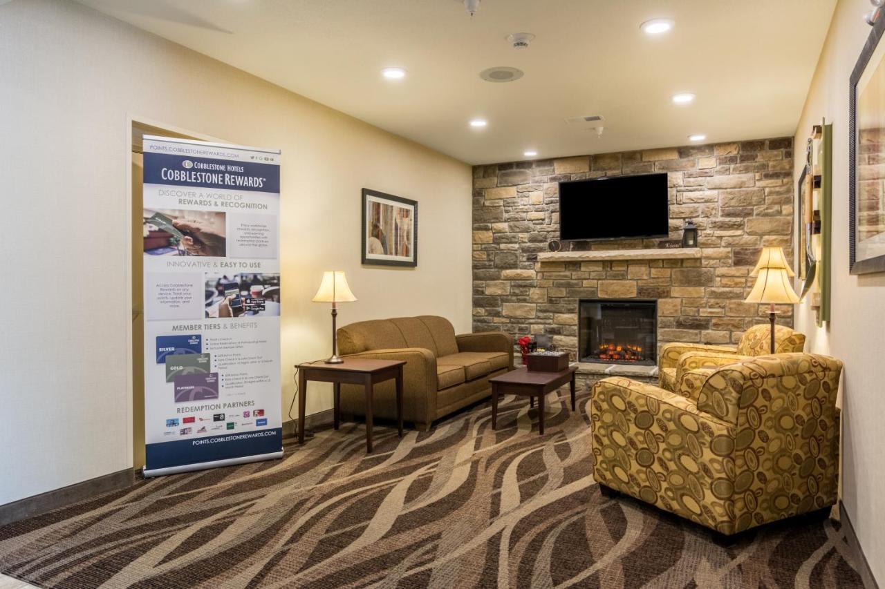 Cobblestone Hotel & Suites - Ері Екстер'єр фото